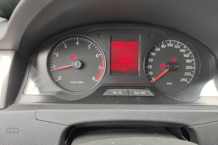 Volkswagen Santana 2015 car image #13