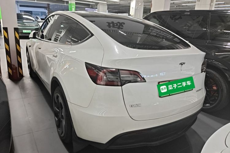 Tesla Model Y 2023 #5 Tesla Model Y 2023 car image #5