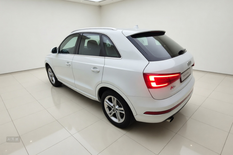 Audi Q3 2017 car image #5