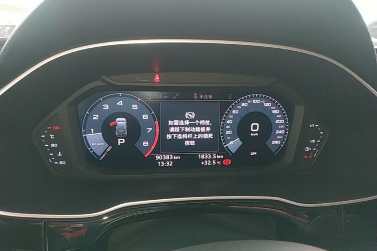 Audi Q3 2020 car image #16
