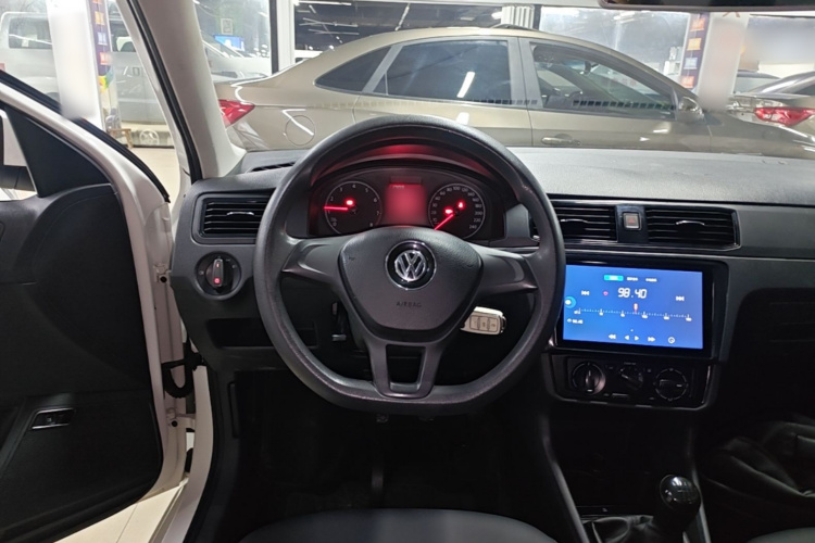 Volkswagen Santana 2018 car image #11