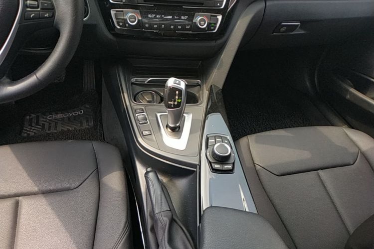 BMW 3 Series 2017 car image #18