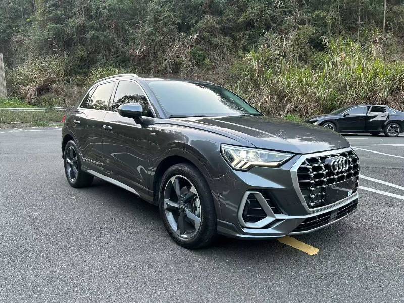 Audi Q3 2021 car image #3