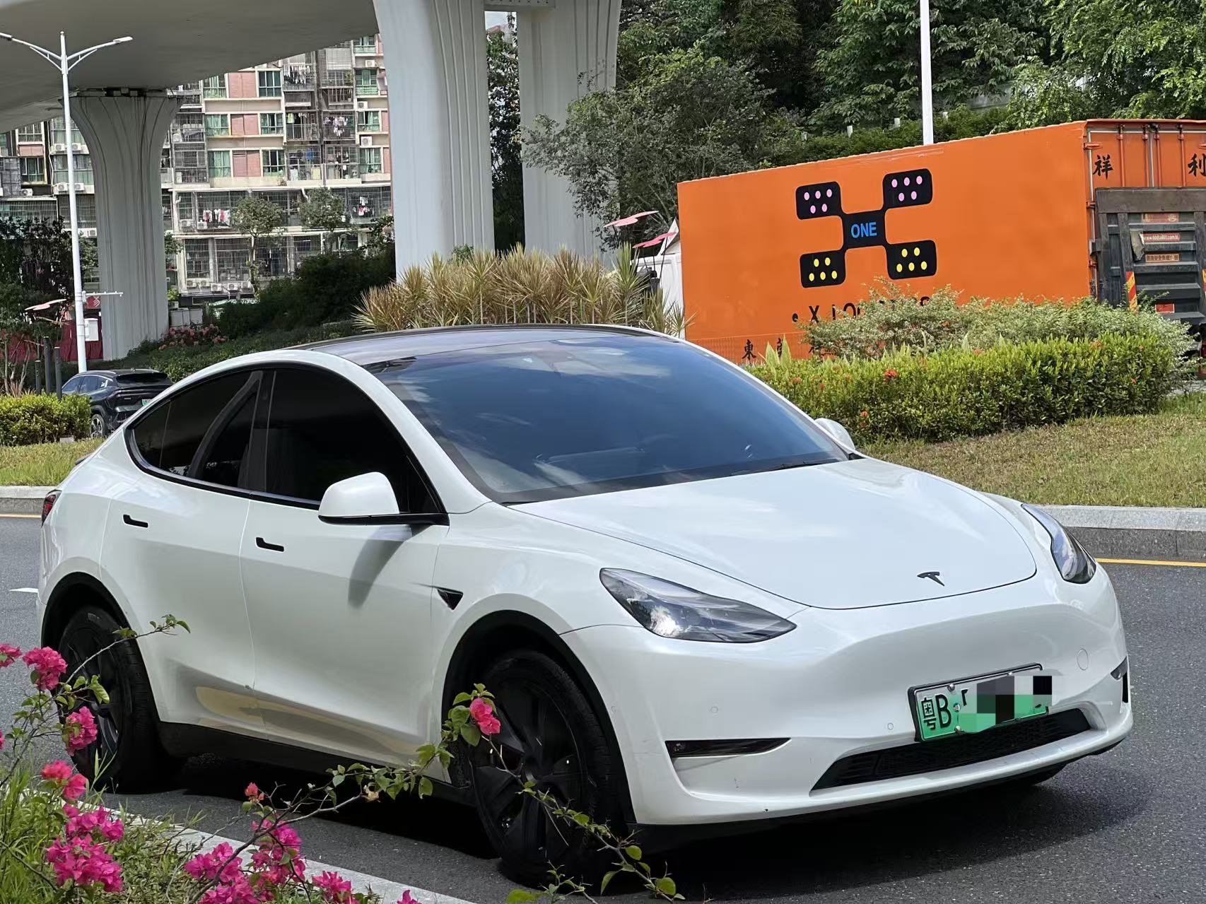 Tesla Model Y 2021 car image #2