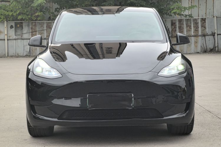 Tesla Model Y 2023 car image #3