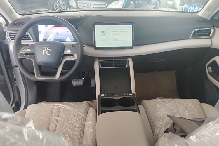 BYD YuanUP 2025 #10 BYD YuanUP 2025 car image #10