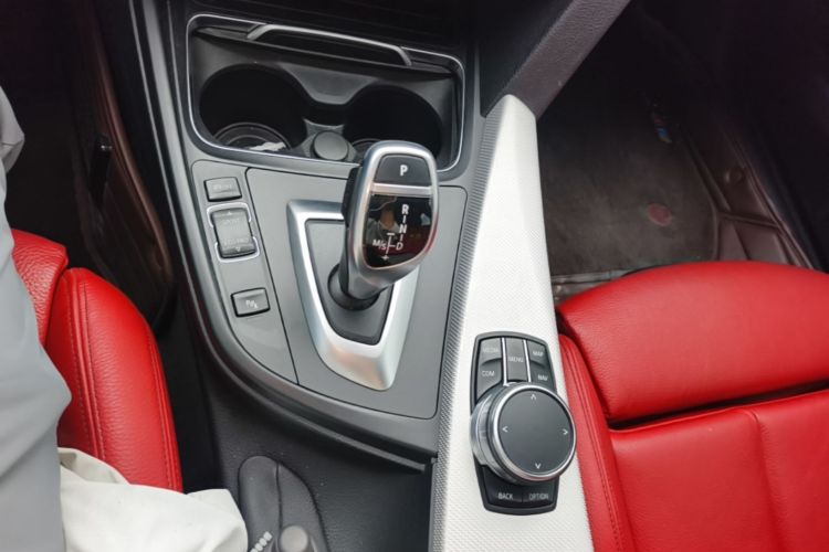 BMW 3 Series GT 2018 #18 BMW 3 Series GT 2018 car image #18