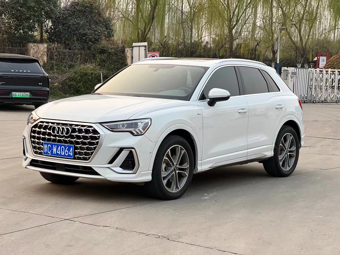 Audi Q3 2024 car image 