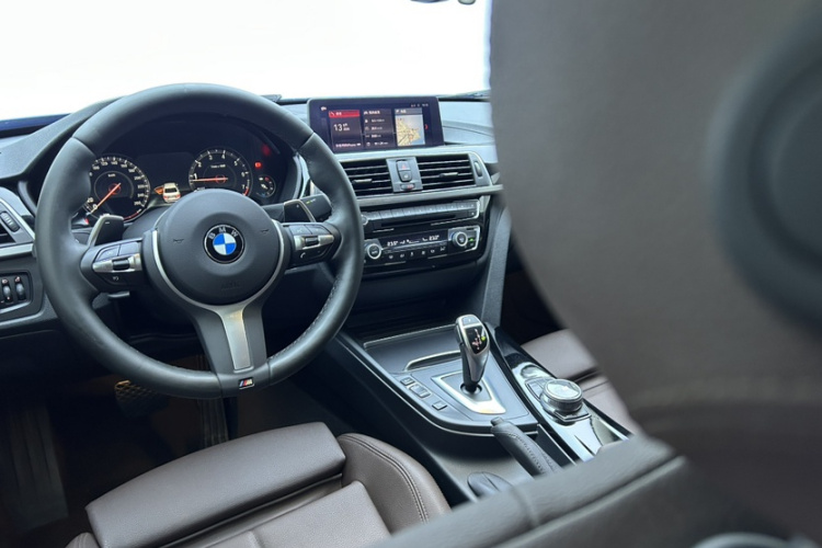 BMW 3 Series 2019 #13 BMW 3 Series 2019 car image #13