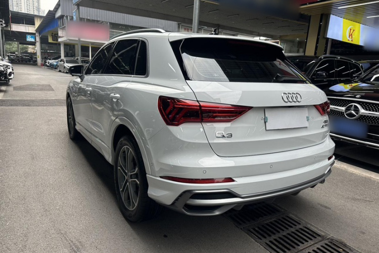 Audi Q3 2022 car image #7