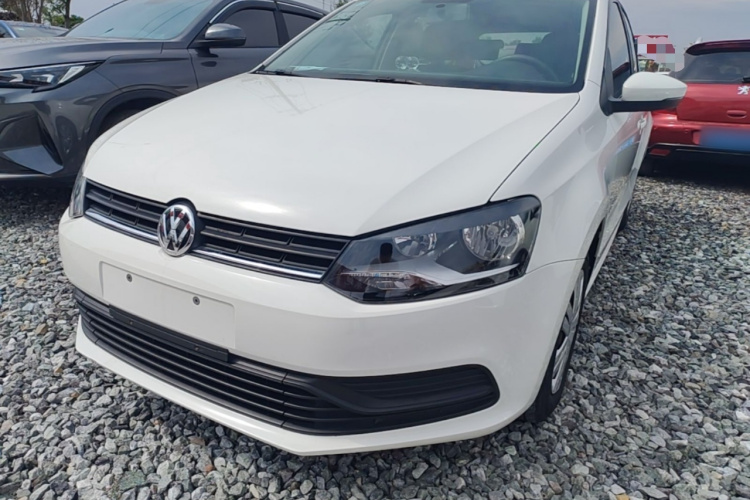Volkswagen Polo 2016 car image #2