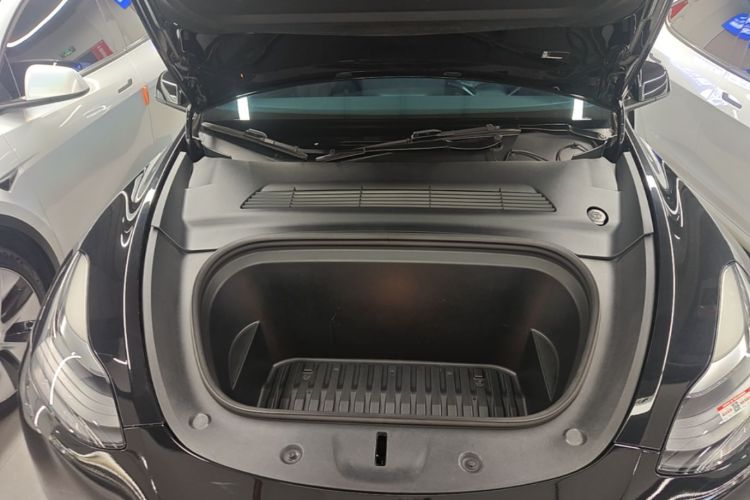 Tesla Model Y 2022 car image #20