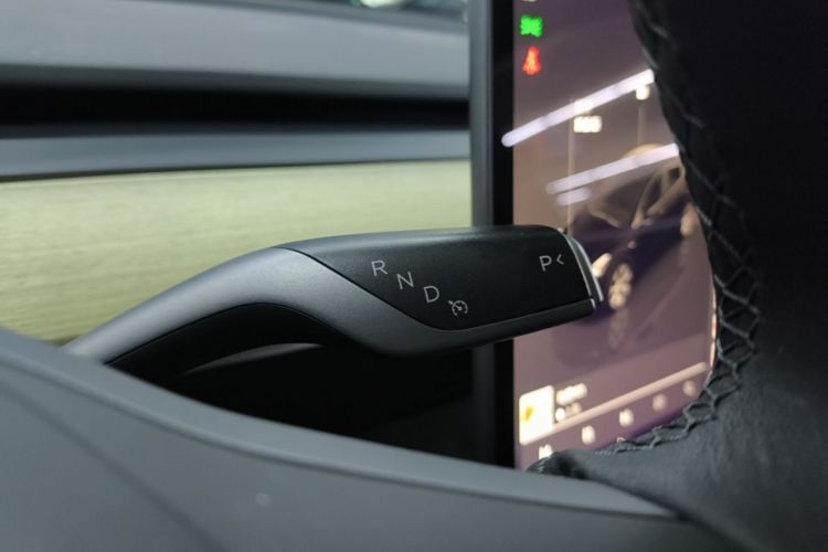Tesla Model Y 2023 #14 Tesla Model Y 2023 car image #14