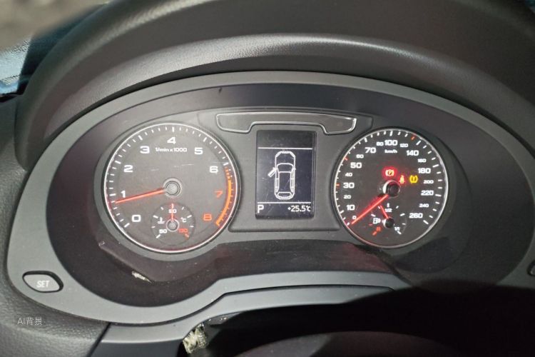 Audi Q3 2018 car image #13