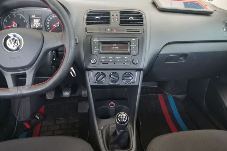 Volkswagen Polo 2016 car image #13