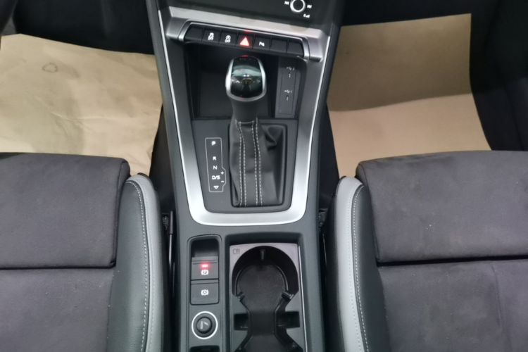 Audi Q3 2022 car image #14