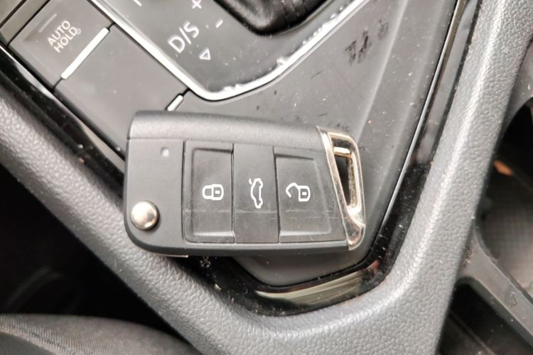 Volkswagen Tharu 2020 car image #14
