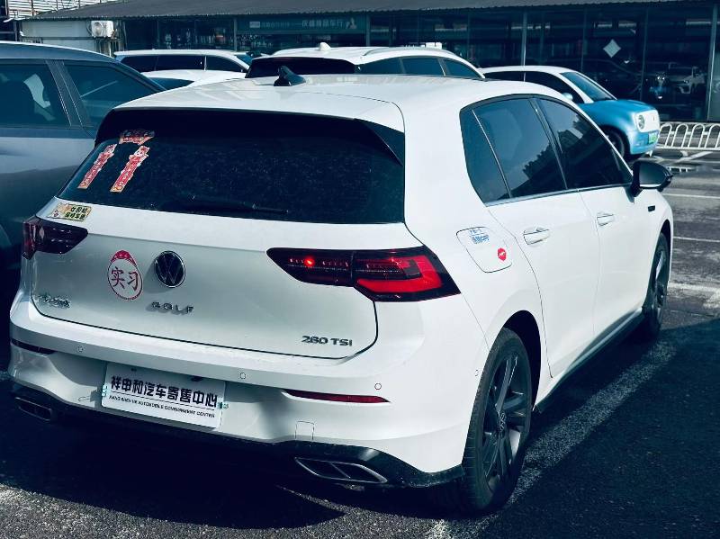 Volkswagen Golf 2023 car image #4