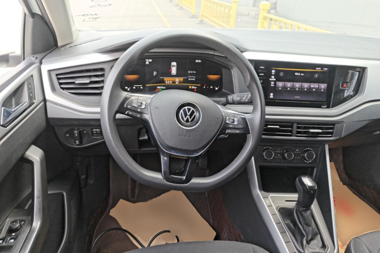 Volkswagen Polo 2023 car image #11
