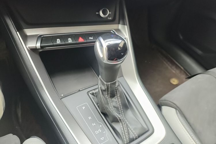 Audi Q3 2022 car image #14