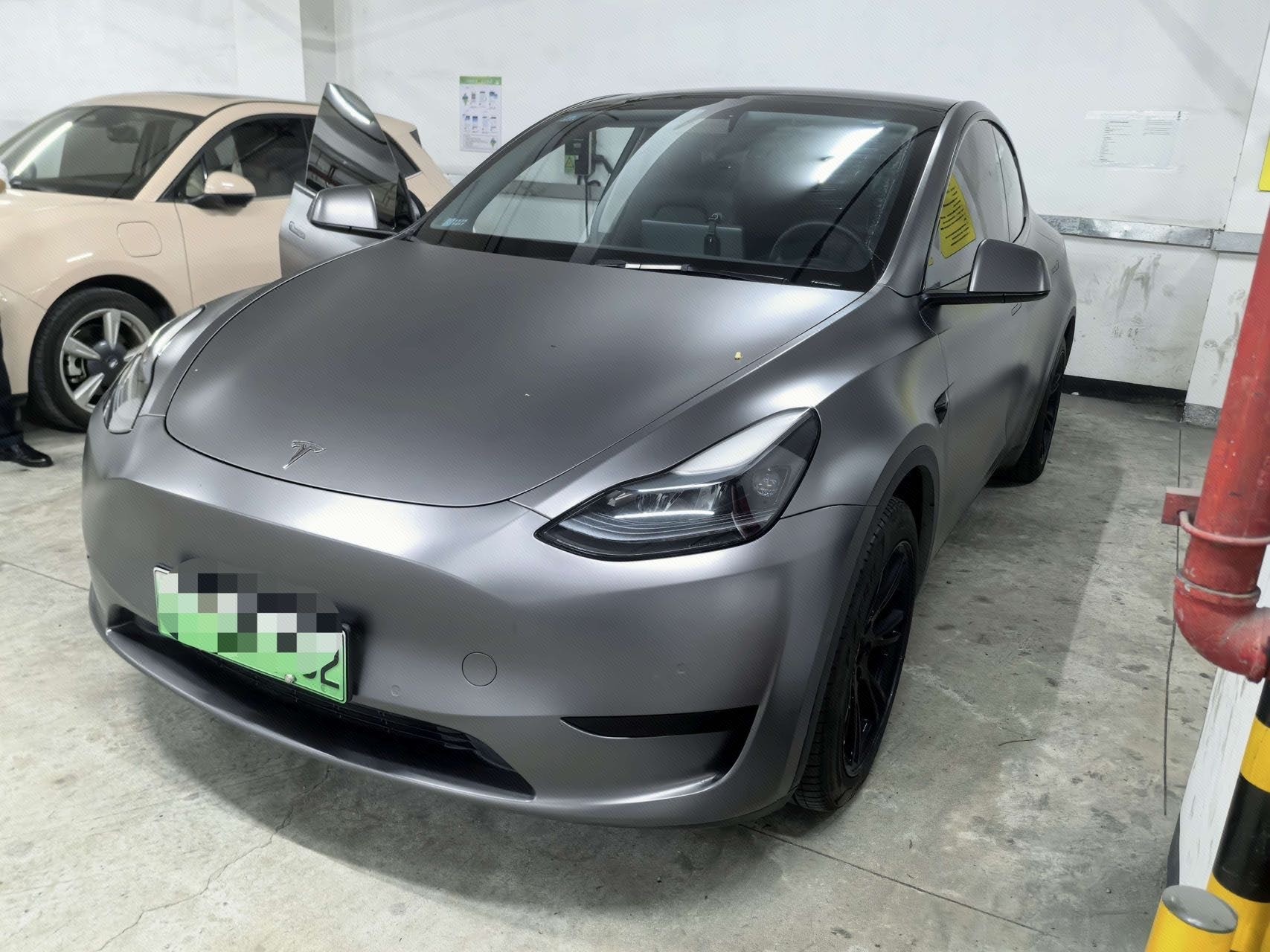 Tesla Model Y 2023 car image 