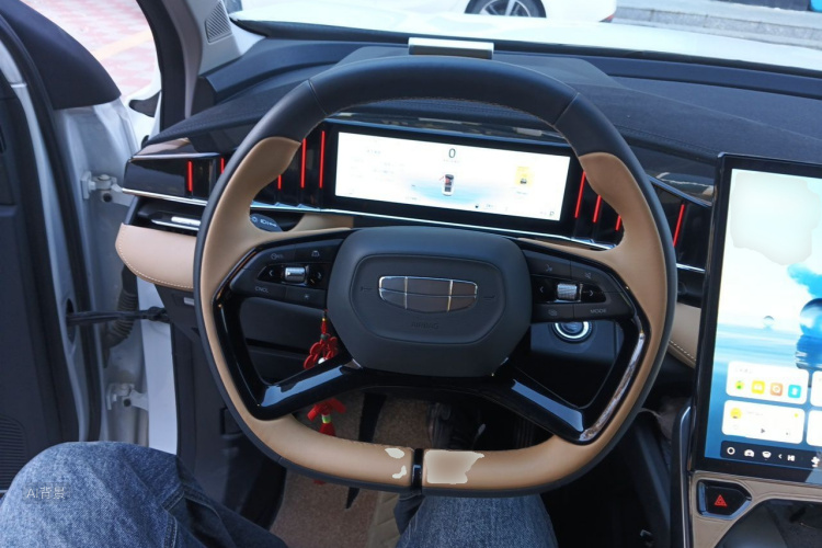 GEELY Boyue L 2023 car image #12