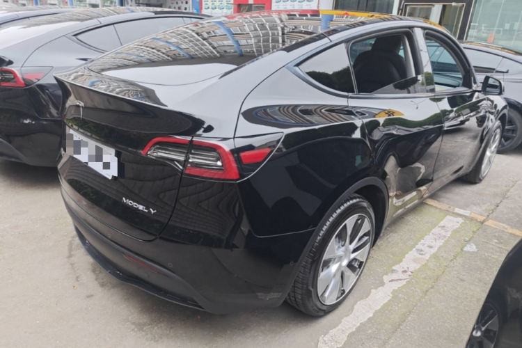 Tesla Model Y 2023 #7 Tesla Model Y 2023 car image #7