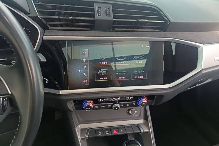 Audi Q3 2021 car image #13