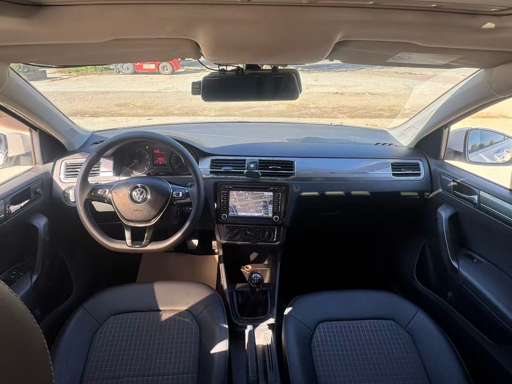 Volkswagen Santana 2017 imagen de coche #5
