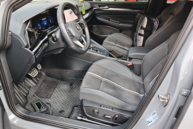 Volkswagen Golf 2023 car image #15