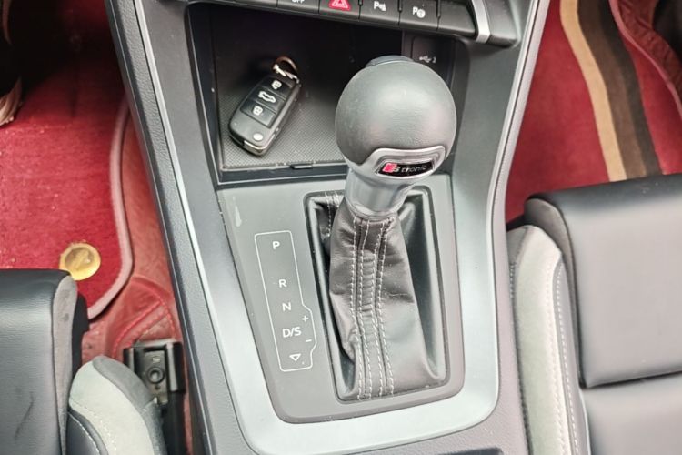 Audi Q3 2024 car image #18