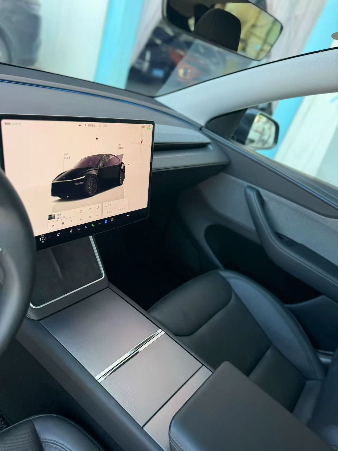 Tesla Model Y 2025 car image #7
