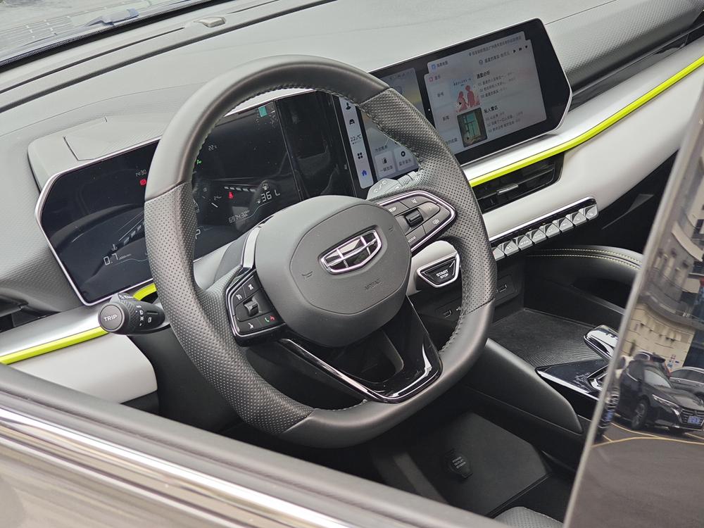 GEELY Coolray 2023 #17 GEELY Coolray 2023 car image #17