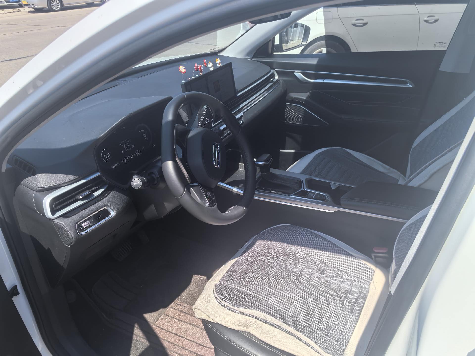 GEELY Emgrand 2024 car image #8