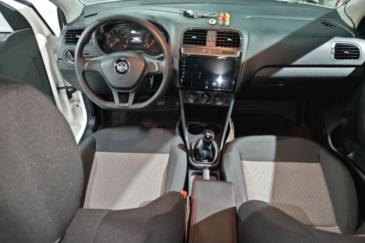 Volkswagen Polo 2016 car image #10