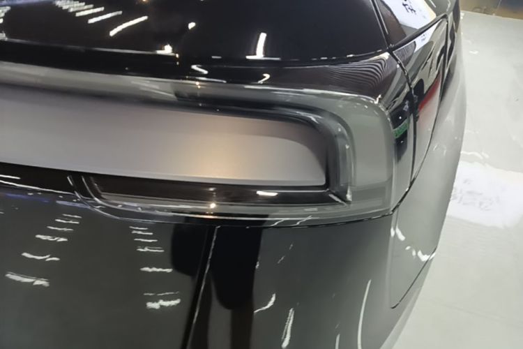 Tesla Model Y 2025 #8 Tesla Model Y 2025 car image #8