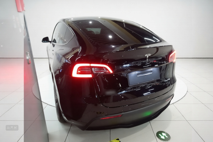 Tesla Model Y 2023 car image #5