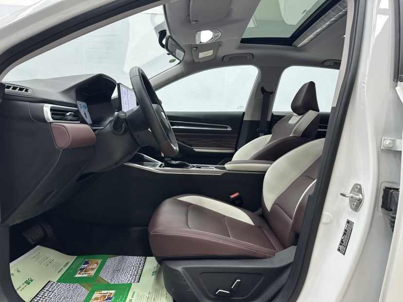 GEELY Emgrand 2025 car image #4