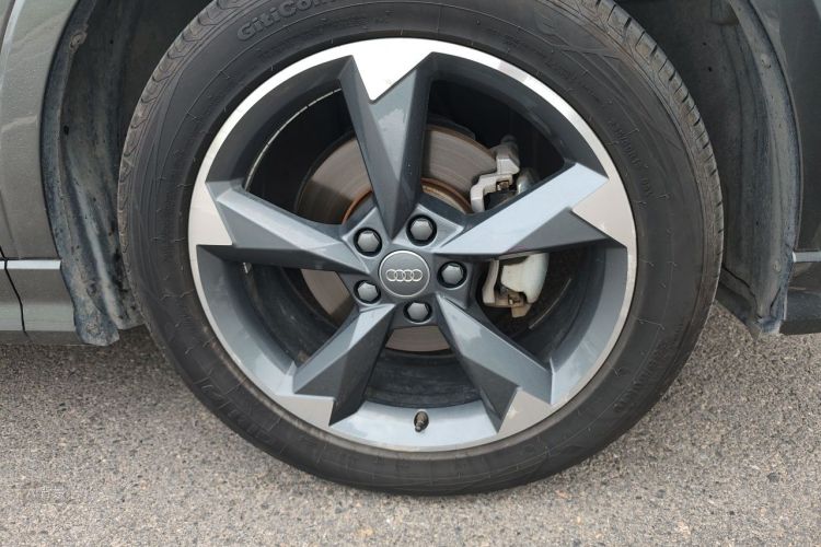 Audi Q3 2020 car image #9