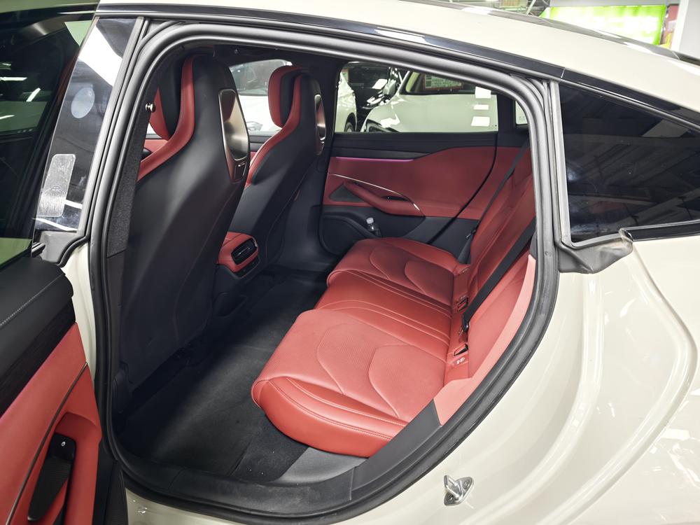 2024 #13 2024 immagine di auto #13