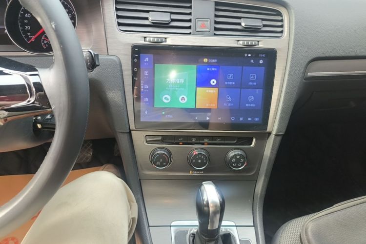 Volkswagen Golf 2016 car image #17