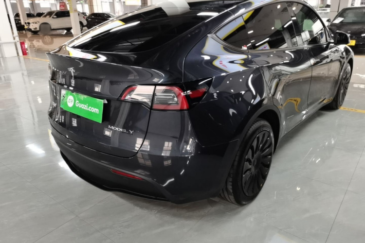 Tesla Model Y 2024 #7 Tesla Model Y 2024 immagine di auto #7