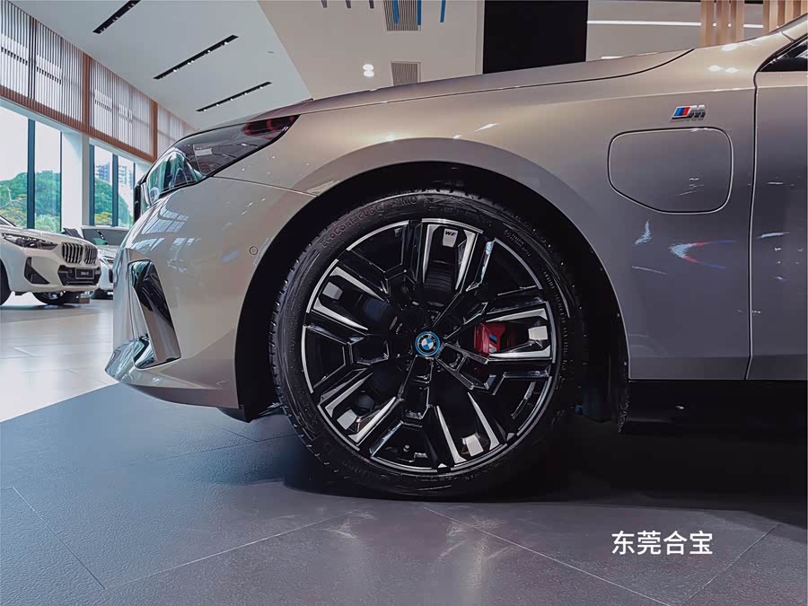 BMW i5 M60 car image #6