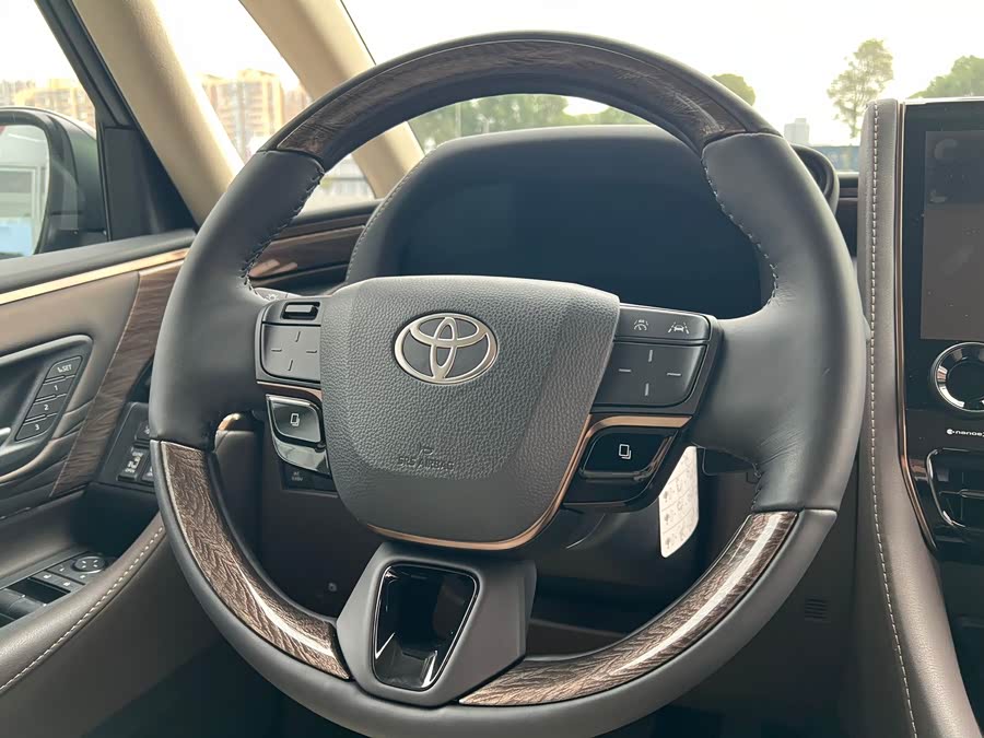 Toyota Alphard car image #6