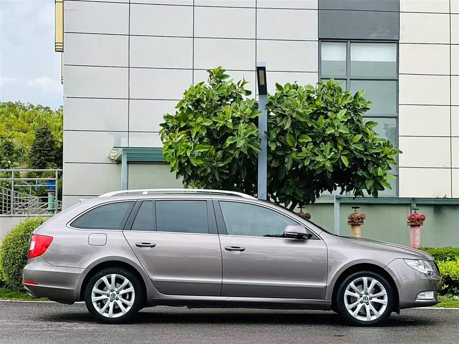 Skoda Superb Combi 2015 car image #6