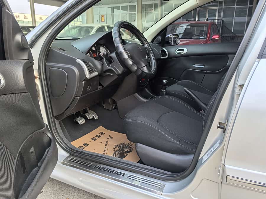 标致 标致207 2010 汽车图片 #6