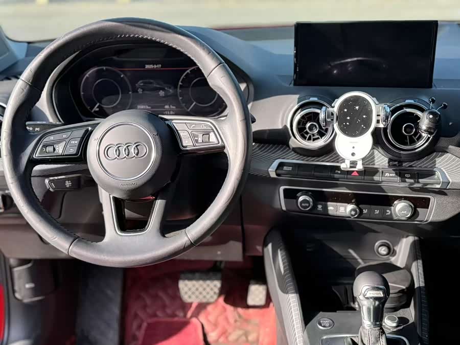 Audi Q2L e-tron 2020 imagen de coche #6