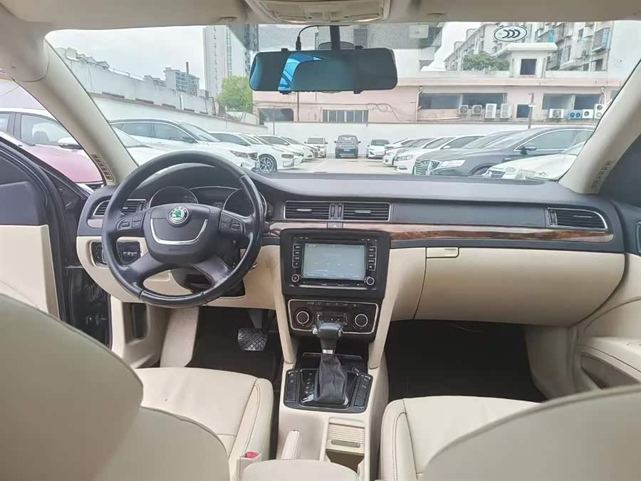 Skoda Superb 2013 car image #6