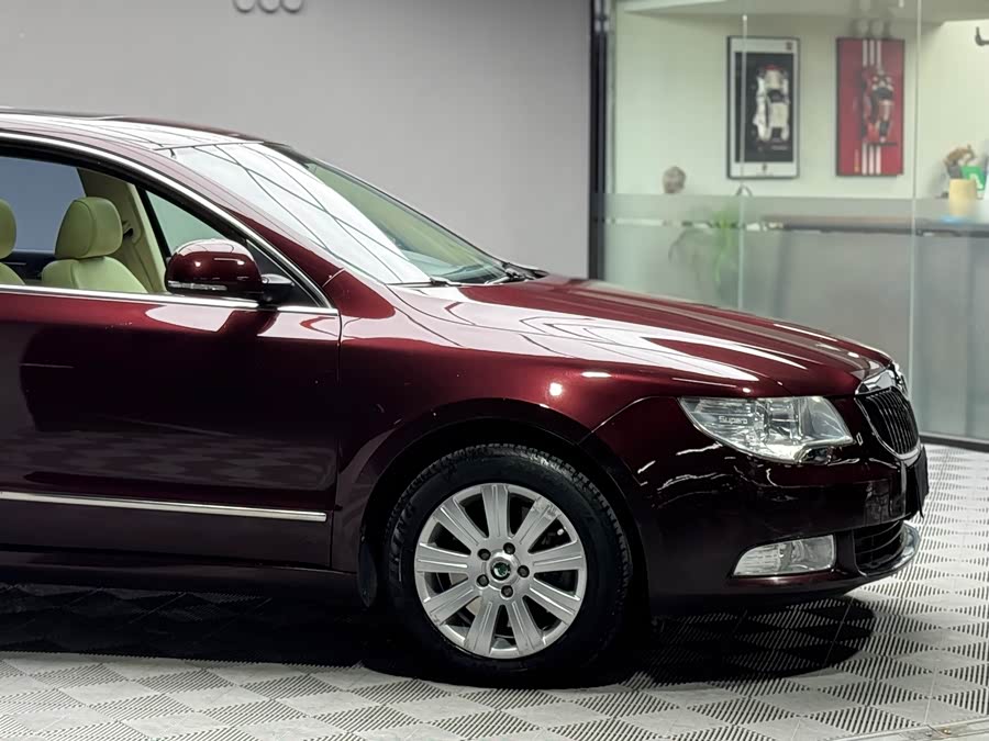 Skoda Superb 2013 car image #6