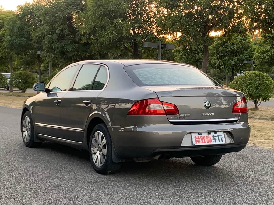 Skoda Superb 2011 صورة سيارة #6
